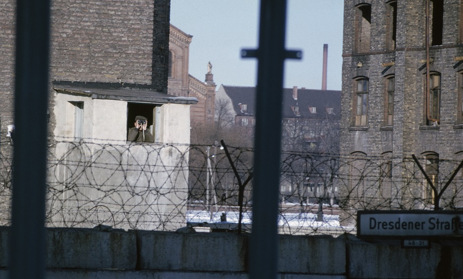 Amateur film of life behind the Berlin Wall